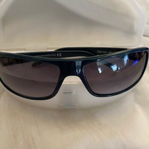 Vintage y2k Dolce and Gabbana sunglasses w/ case